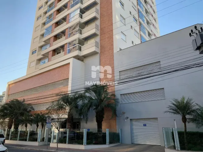 Apartamento semi mobiliado com 01 suíte + 2 dormitórios no Centro de Itajaí