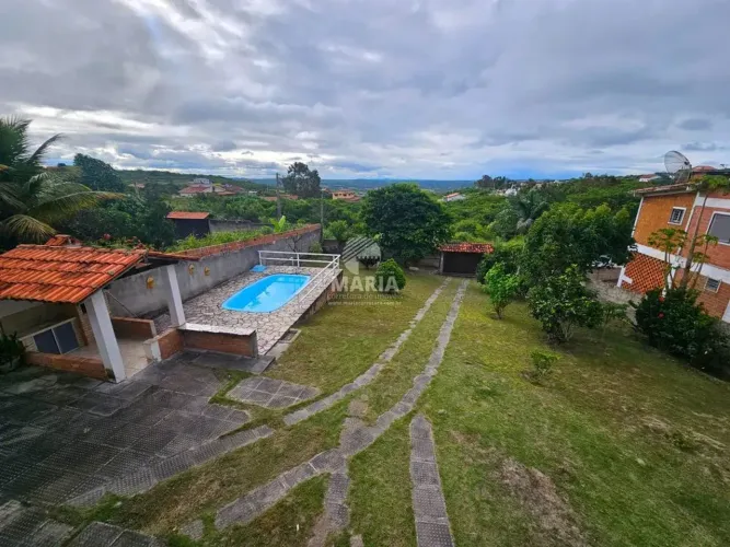 Casa fora de condomínio à venda em Gravatá/PE! Amplo terreno e piscina privativa!
