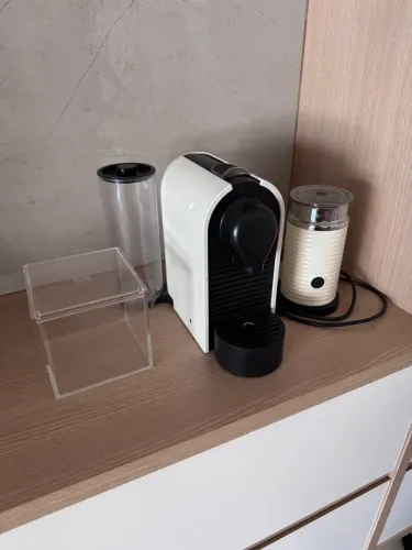 Kit Cafeteira Nespresso Porta Cápsula e Espumador de Leite