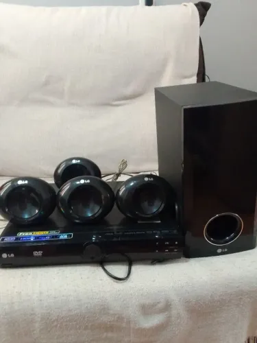Olá pessoal excelente aparelho home theater da LG 4 caixa satélites pequenas