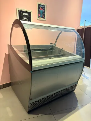 Vitrine ISA Millennium 12 sabores