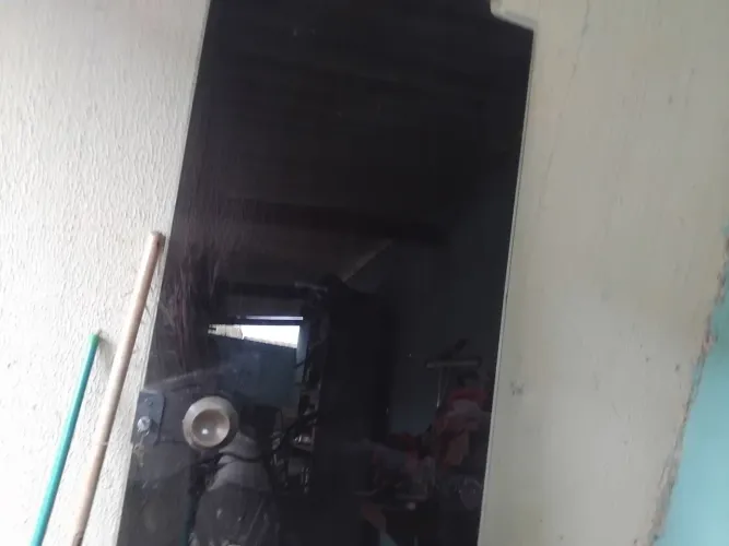 Porta de blindex,1 pra cozinha ,e 1 pra sala.