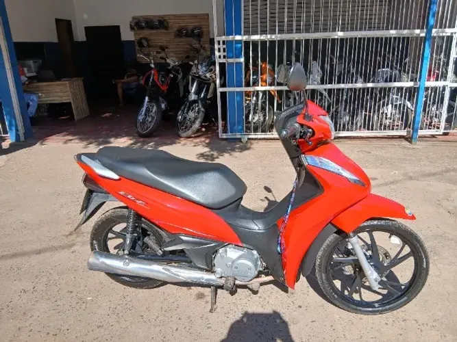 Honda Biz 125 completa 2023 vermelha unico dono zera valor 15.900
