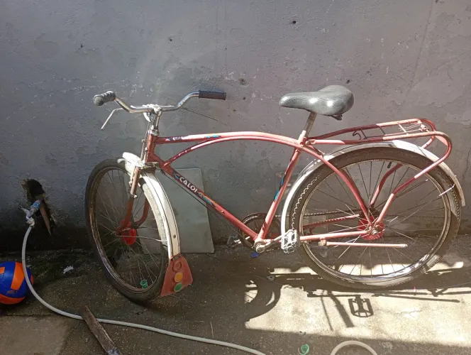 Vendo uma bicicleta antiga