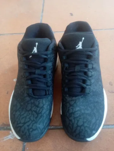 Tênis Jordan by fly original Tam 36