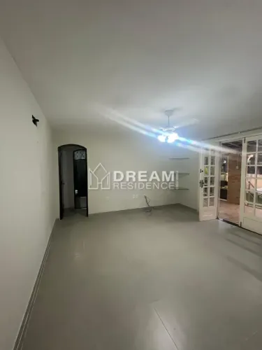 (Foco em Espaço e Luxo): Mansão em Condomínio Fechado em Aldeia  317m², 4 Qts (2 Suítes) e
