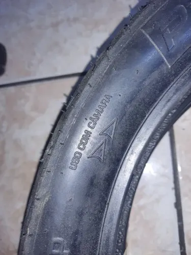 Pneu moto uso com câmara (dianteiro e traseiro)