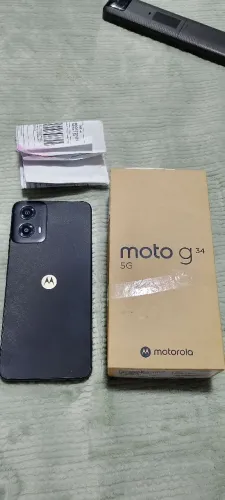 Vendo moto G34 semi novo sem nenhum arranhão , apenas com a tela quebrada valor a negocar