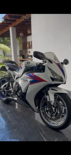 CBR 1000 RR ANO 2012  43km rodado