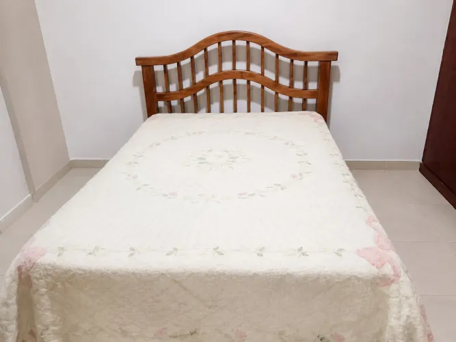 Cama de casal madeira maciça feita por marceneiro
