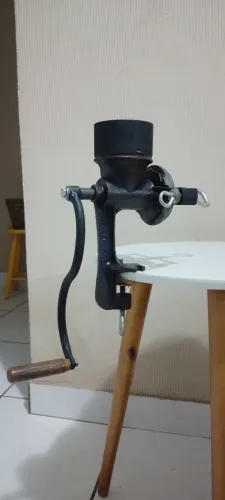 Moedor de grãos e temperos antigo, tipo esmerilhadeira