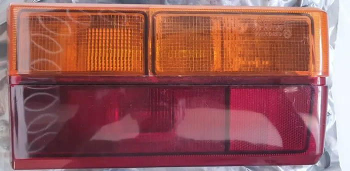 Lanterna original direita  vw gol bx 1980 a 1986 bicolor