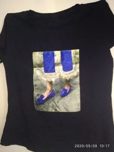 Tchirts feminina azul marinho com lantejoulas azuis