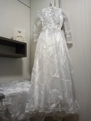 Vestido de noiva + véu + armação + tiara
