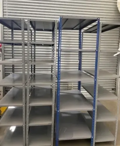 Prateleiras estantes de aço