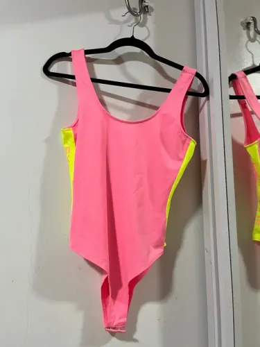 Body rosa neon