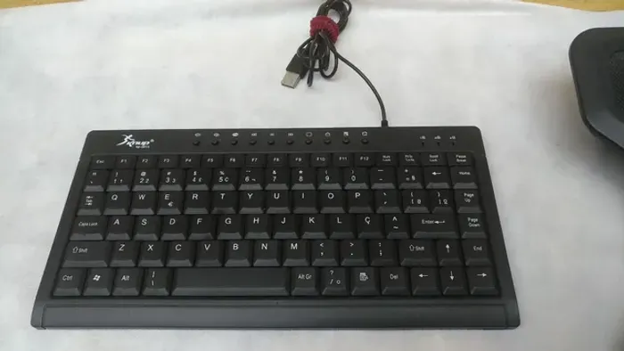 Teclado mini, para notebook e outros, ótimo estado. E outros.