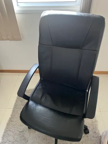 Mesa dinâmica com gaveteiro + cadeira presidente