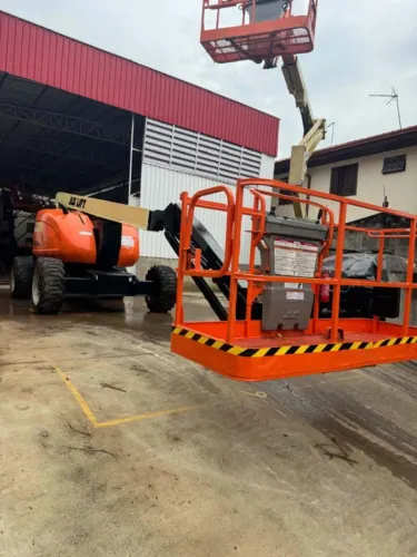 Plataforma Elevatoria Articulada Diesel - 20 metros - JLG 600AJ - Ano 2010