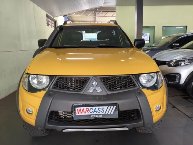 Mitsubishi L200 Triton Savana 3.2 CD TBI Dies. Mec. 2017