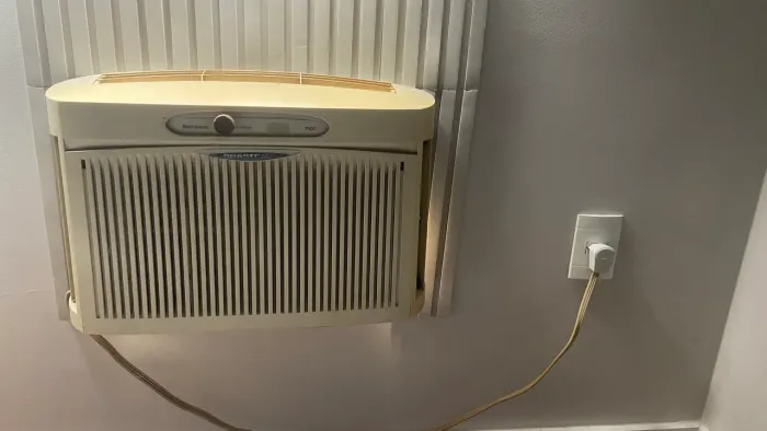 AR CONDICIONADO DE JANELA BRASTEMP 7.500 BTUs - OPORTUNIDADE