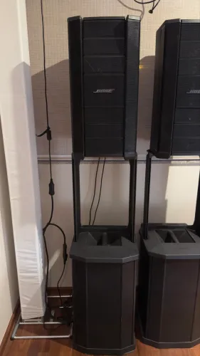 2 Caixa Ativa Line Array Flexível Bose F1 Model 812 e Subwofer 1000w Preto 127v