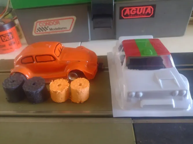 Carro de autorama antigo revisado e com bolha e peças extras