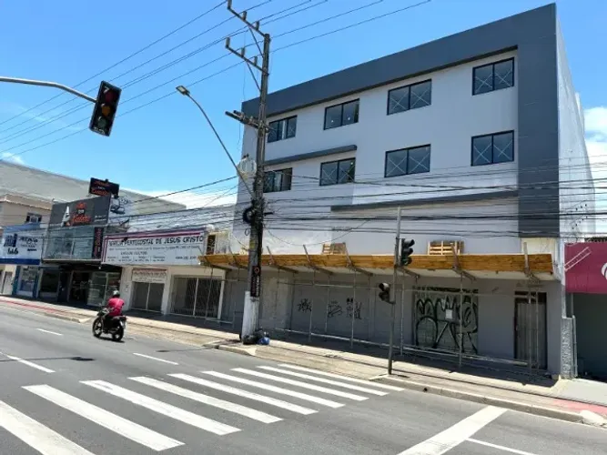 Alugo Lojão na Av. Fernando Ferrari com 490m² e 8 Vagas- R$ 25.000,00