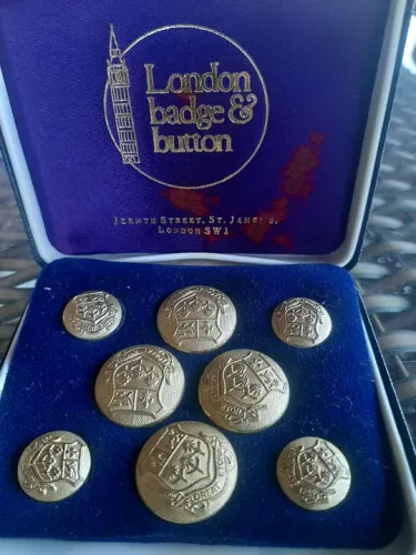 Botões de Coleção London Badge & Button