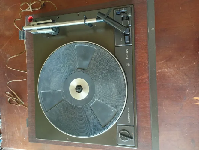 Toca discos Philips com defeito reparar ou retirar peças ler o anúncio 