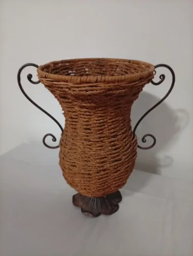 Vaso Decorativo em Junco e Ferro Batido com Alças 