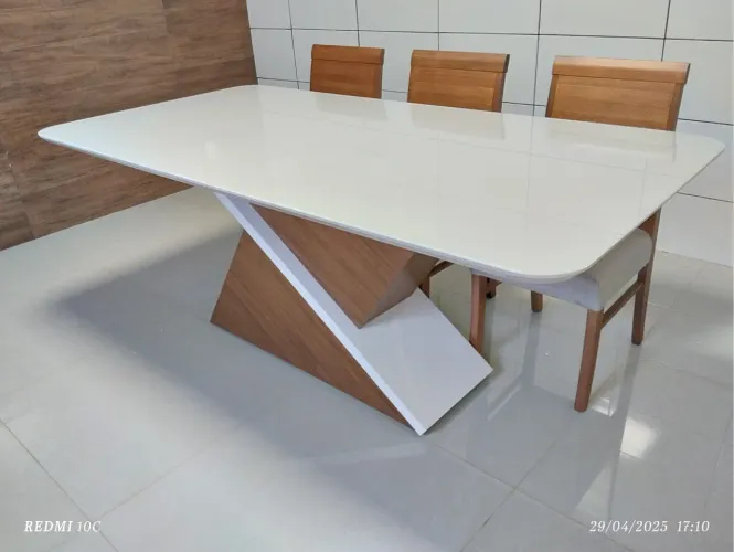 Mesa de Jantar Moderna - Branca com vidro laqueado