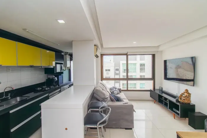 Imóvel para aluguel com 68 metros quadrados com 2 quartos em Passo da Areia - Porto Alegre