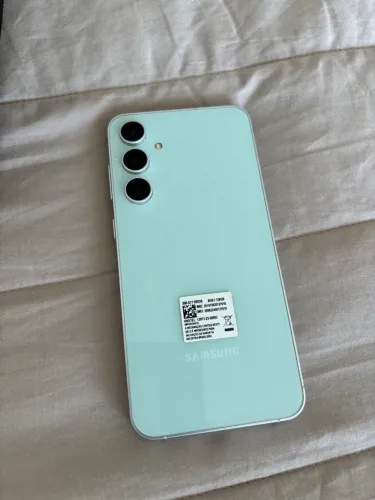 Samsung S23 - sem detalhes