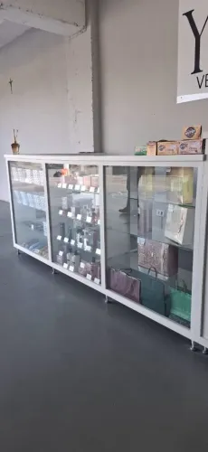 Balcão expositor com ilha