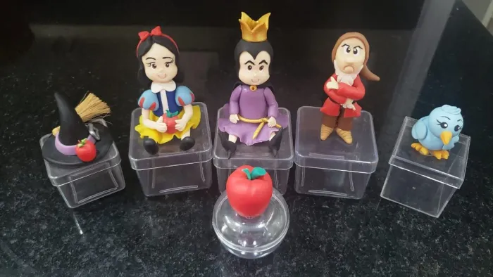 Kit 6 minicaixas de acrílico decora com personagens e tema Branca de Neveda
