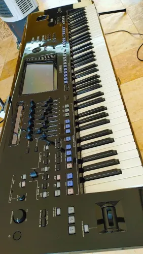 Yamaha Genos Exclusivo 