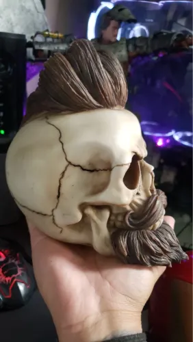 Crânio Decorativo com Cabelo e Barba