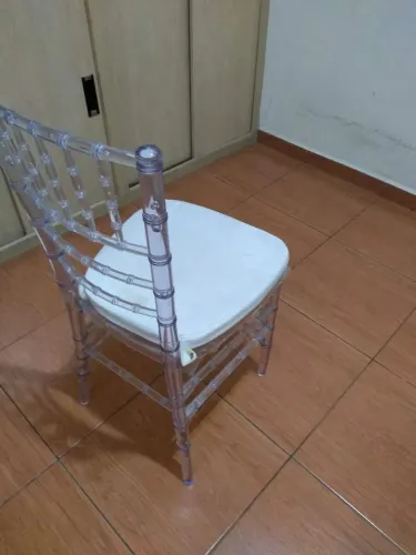 4 Cadeiras Tiffany Cristal com Almofada Branca