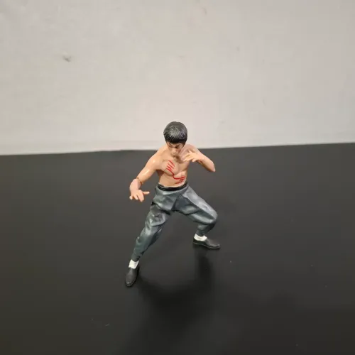 Bruce Lee action figure colecionável Bootleg