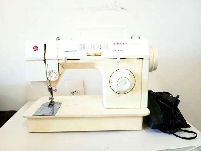 Máquina de Costura Singer Facilita 2868