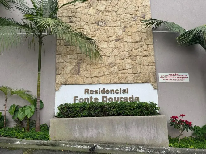Sobrado em condomínio pra venda!! 132m Parque Casa de Pedra com churrasqueia e piscina!!