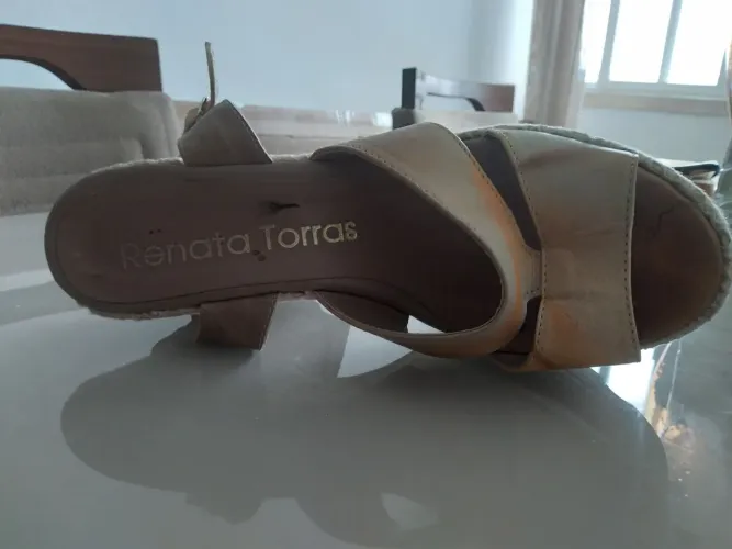 SANDALIA DE COURO NOVA MARCA RENATA TORRAS