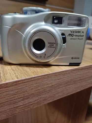 Câmera Yashica MG-motor Direct Flash 35mm