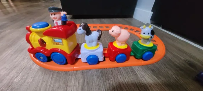 Trem de Brinquedo com Animais
