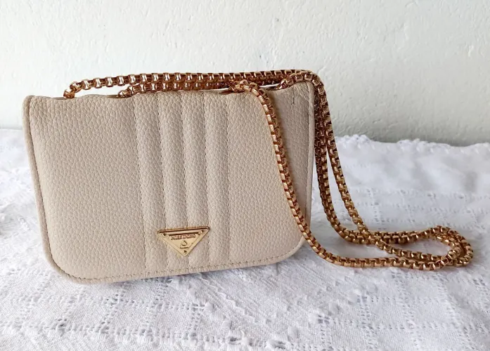 Bolsa Feminina Miss Fong com Corrente Dourada