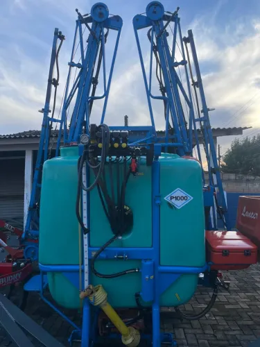 Pulverizador 1000 litros elétrico barras 20 metros 