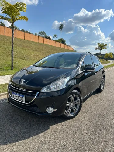 Peugeot 208 Griffe 1.6 Aut. 2015 c/ teto - FINANCIO