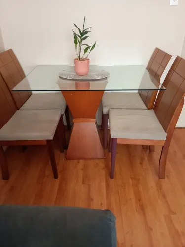 Mesa de jantar com 04cadeiras