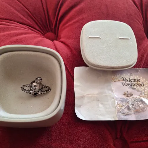 VIVIENNE WESTWOOD broche com cristais 